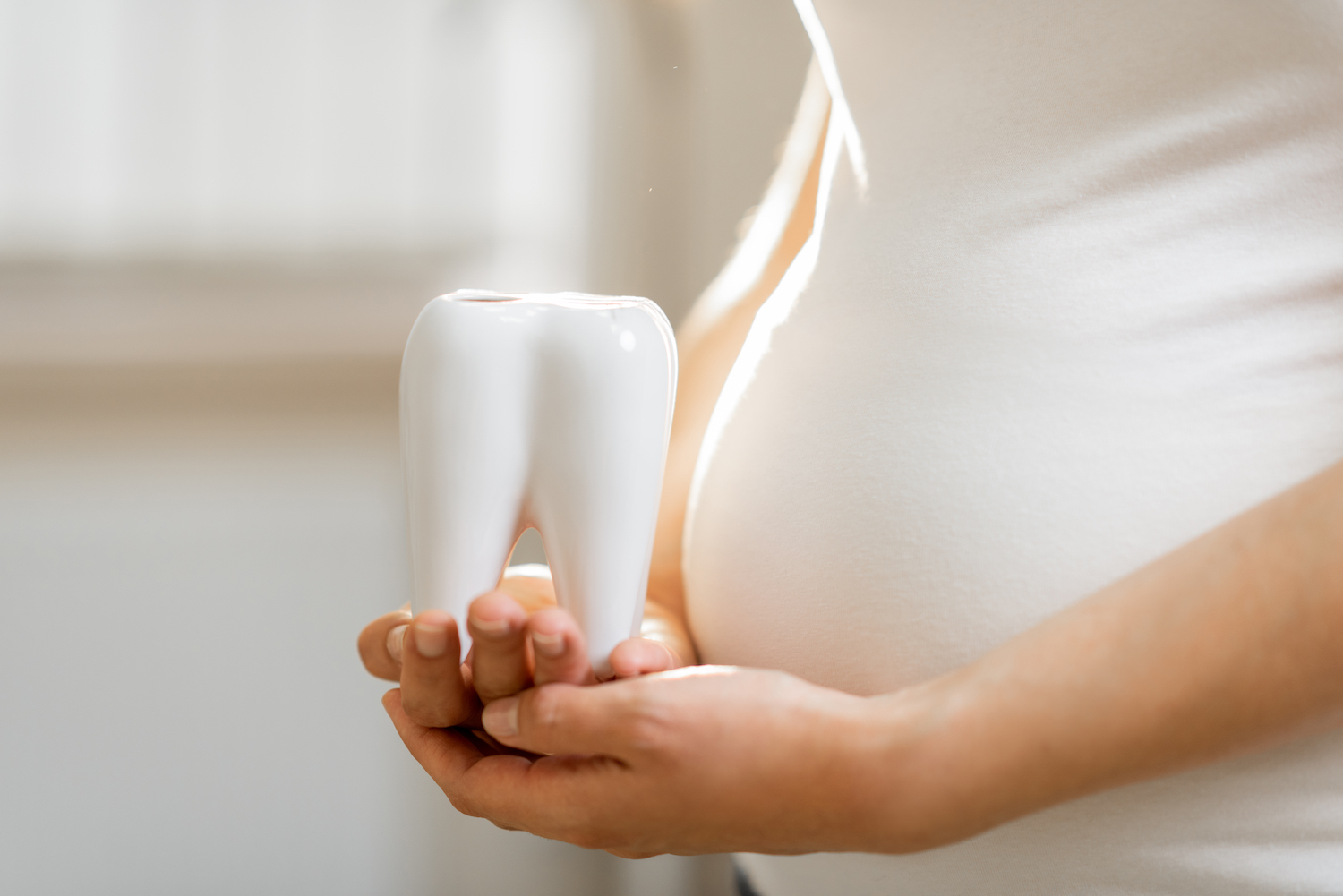 Maternal Dönemde Dental Vizyon: Hamilelik Sürecindeki Progesteron Dalgalanmalarının Diş Eti Liflerine Etkisi ve Güvenli Trimester Tedavileri