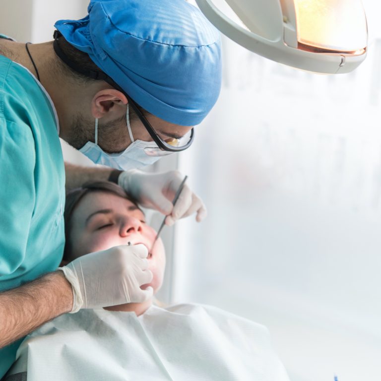 Kapsamlı Diş Muayenesi ve Rutin Diş Hekimi Kontrolünün Önemi