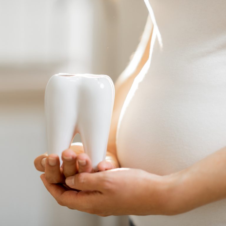Maternal Dönemde Dental Vizyon: Hamilelik Sürecindeki Progesteron Dalgalanmalarının Diş Eti Liflerine Etkisi ve Güvenli Trimester Tedavileri